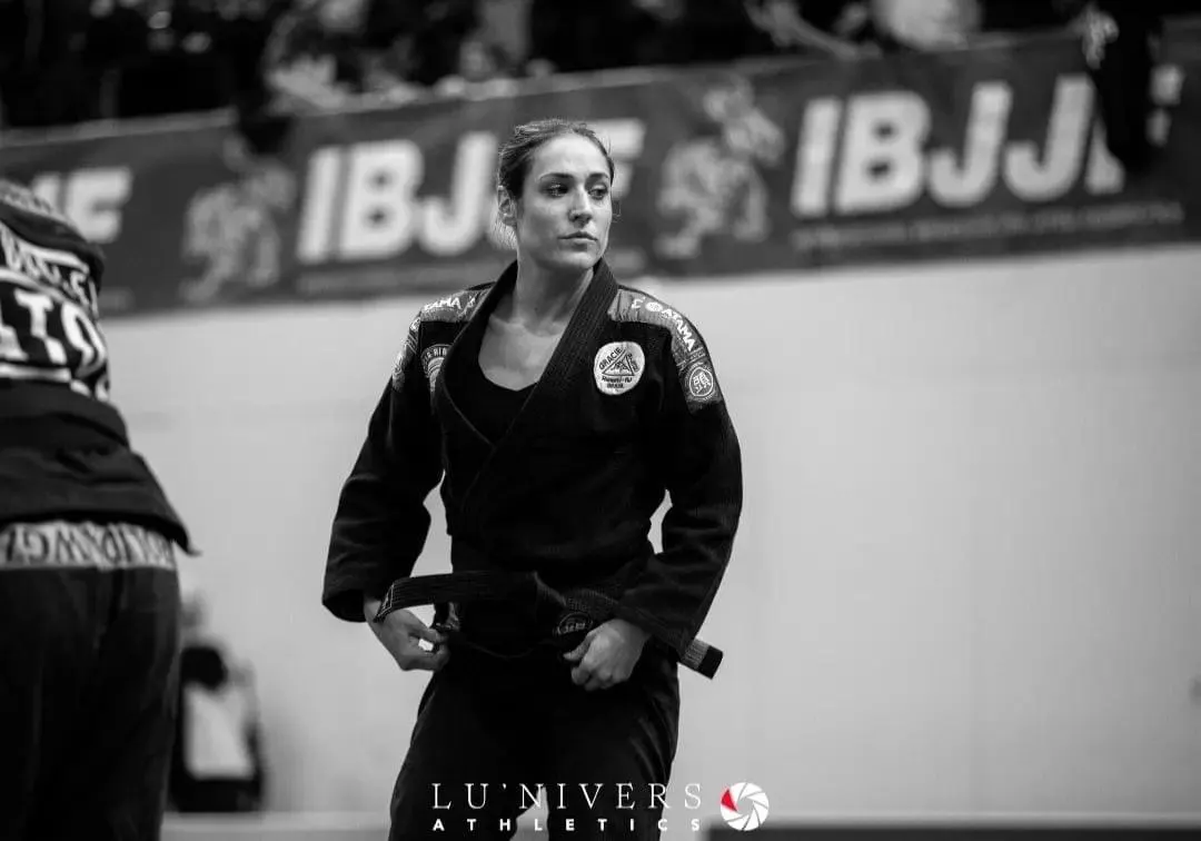Amandine Layec en compétition IBJJF, photo noir et blanc